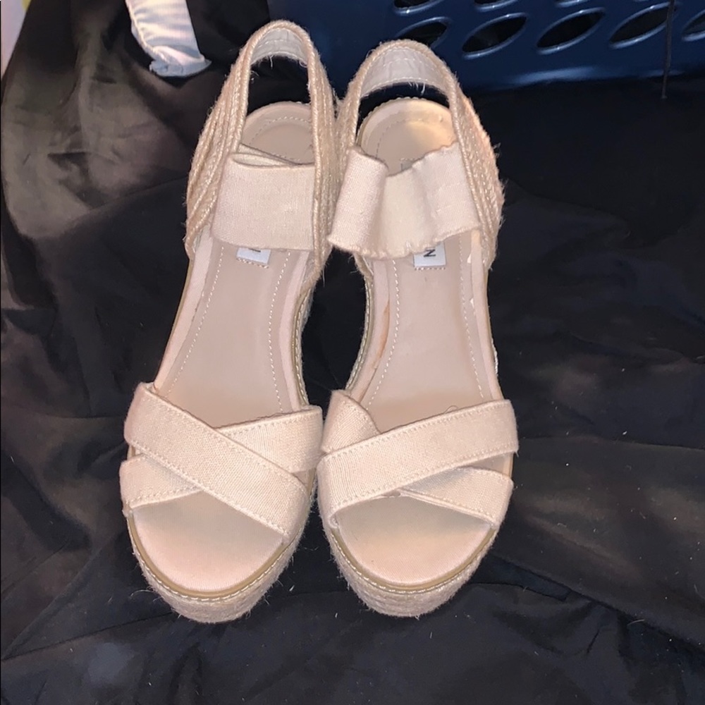 Steve Madden Tan Wedges